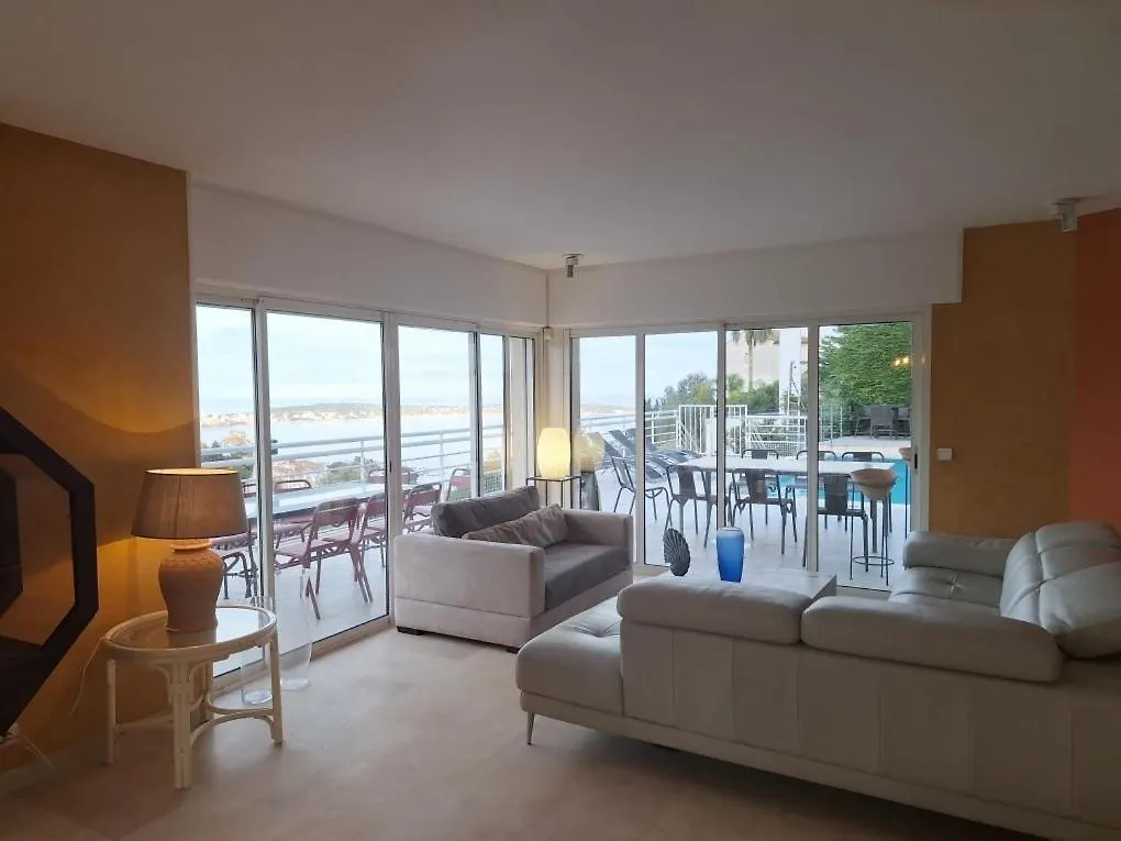 Villa Alamp Super Cannes -Vue Mediterranee Exceptionnelle - 4 Chambres Avec Salles De Bain Wc - Piscine Privee Sans Vis-A-Vis - Rooftop Panoramique Vallauris 0*,  France