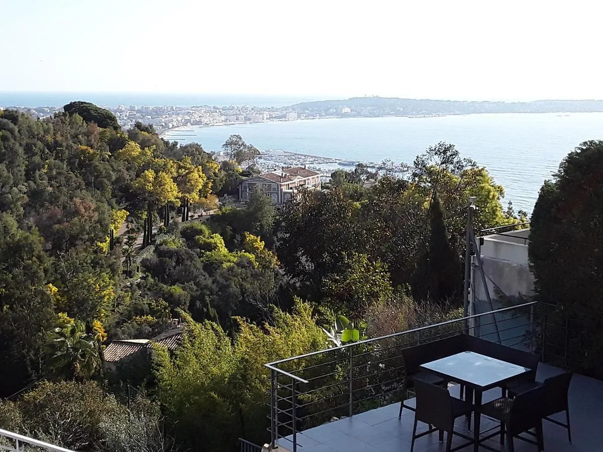 Дом отдыха Villa Alamp Super Cannes -Vue Mediterranee Exceptionnelle - 4 Chambres Avec Salles De Bain Wc - Piscine Privee Sans Vis-A-Vis - Rooftop Panoramique Валлорис