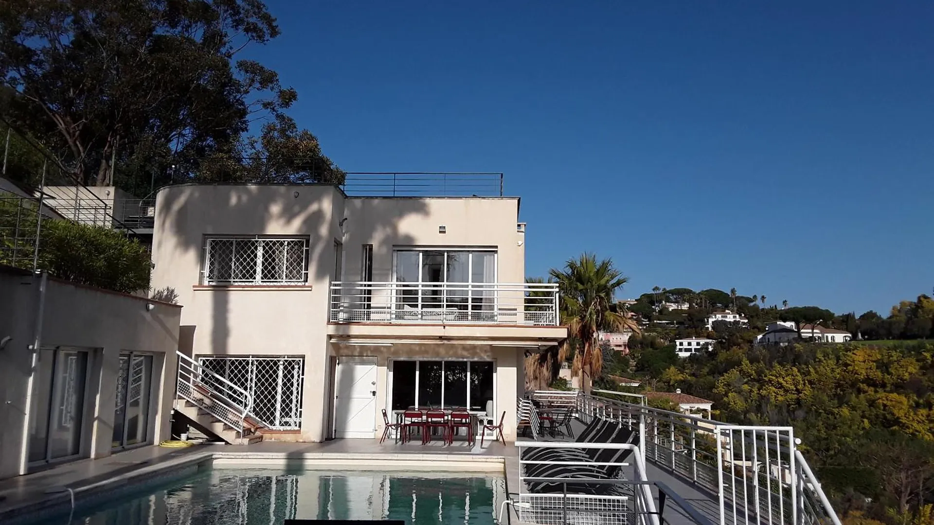 Дом отдыха Villa Alamp Super Cannes -Vue Mediterranee Exceptionnelle - 4 Chambres Avec Salles De Bain Wc - Piscine Privee Sans Vis-A-Vis - Rooftop Panoramique Валлорис