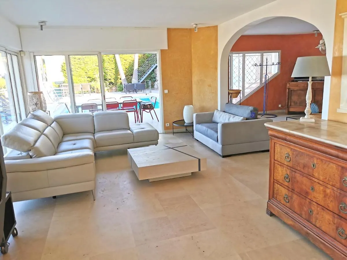 Дом отдыха Villa Alamp Super Cannes -Vue Mediterranee Exceptionnelle - 4 Chambres Avec Salles De Bain Wc - Piscine Privee Sans Vis-A-Vis - Rooftop Panoramique Валлорис
