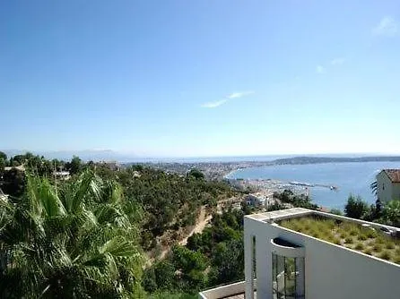Дом отдыха Villa Alamp Super Cannes -Vue Mediterranee Exceptionnelle - 4 Chambres Avec Salles De Bain Wc - Piscine Privee Sans Vis-A-Vis - Rooftop Panoramique Валлорис Франция