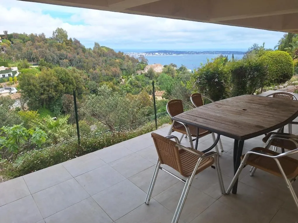 Дом отдыха Villa Alamp Super Cannes -Vue Mediterranee Exceptionnelle - 4 Chambres Avec Salles De Bain Wc - Piscine Privee Sans Vis-A-Vis - Rooftop Panoramique Валлорис