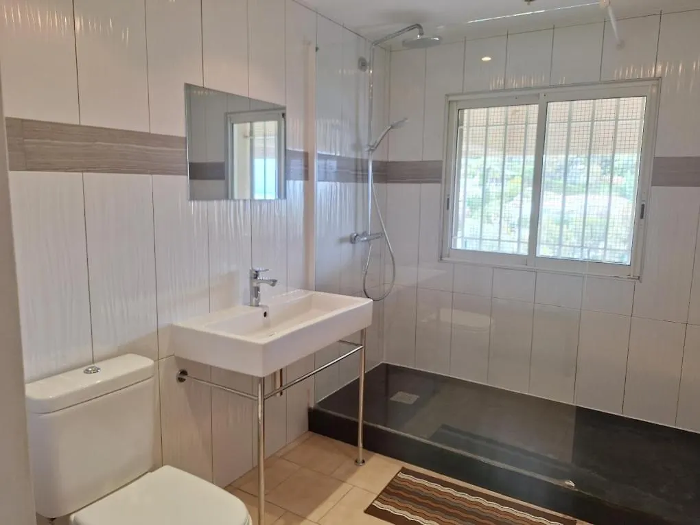 Villa Alamp Super Cannes -Vue Mediterranee Exceptionnelle - 4 Chambres Avec Salles De Bain Wc - Piscine Privee Sans Vis-A-Vis - Rooftop Panoramique Валлорис Дом отдыха