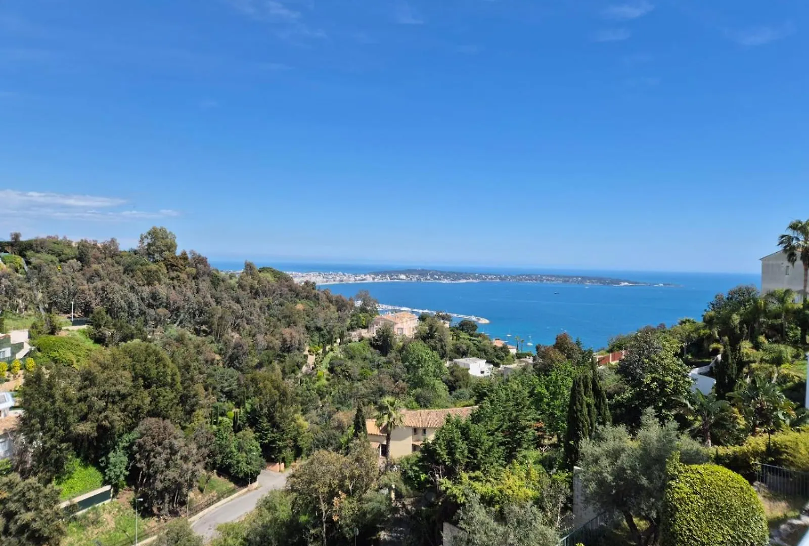 Дом отдыха Villa Alamp Super Cannes -Vue Mediterranee Exceptionnelle - 4 Chambres Avec Salles De Bain Wc - Piscine Privee Sans Vis-A-Vis - Rooftop Panoramique Валлорис