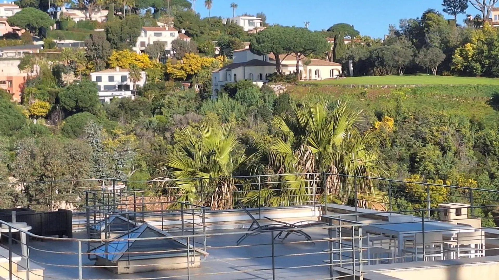 Дом отдыха Villa Alamp Super Cannes -Vue Mediterranee Exceptionnelle - 4 Chambres Avec Salles De Bain Wc - Piscine Privee Sans Vis-A-Vis - Rooftop Panoramique Валлорис