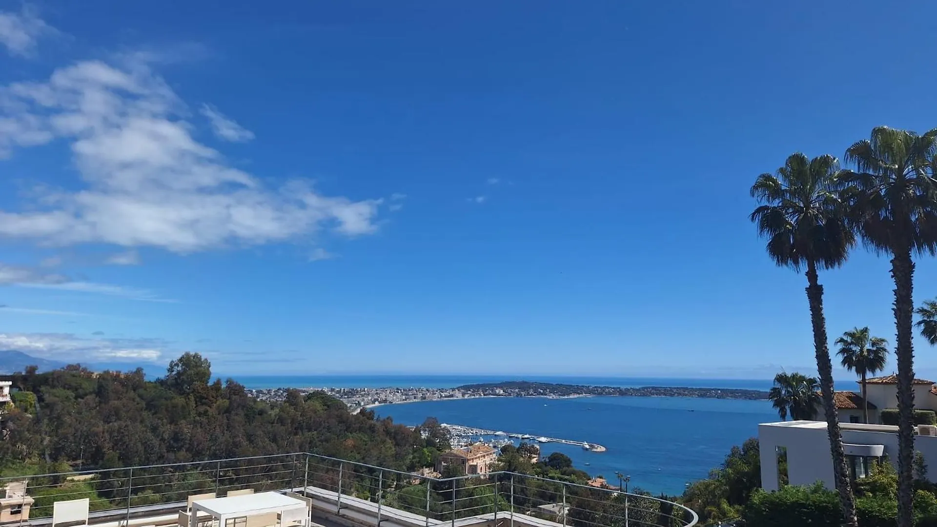 Дом отдыха Villa Alamp Super Cannes -Vue Mediterranee Exceptionnelle - 4 Chambres Avec Salles De Bain Wc - Piscine Privee Sans Vis-A-Vis - Rooftop Panoramique Валлорис Франция