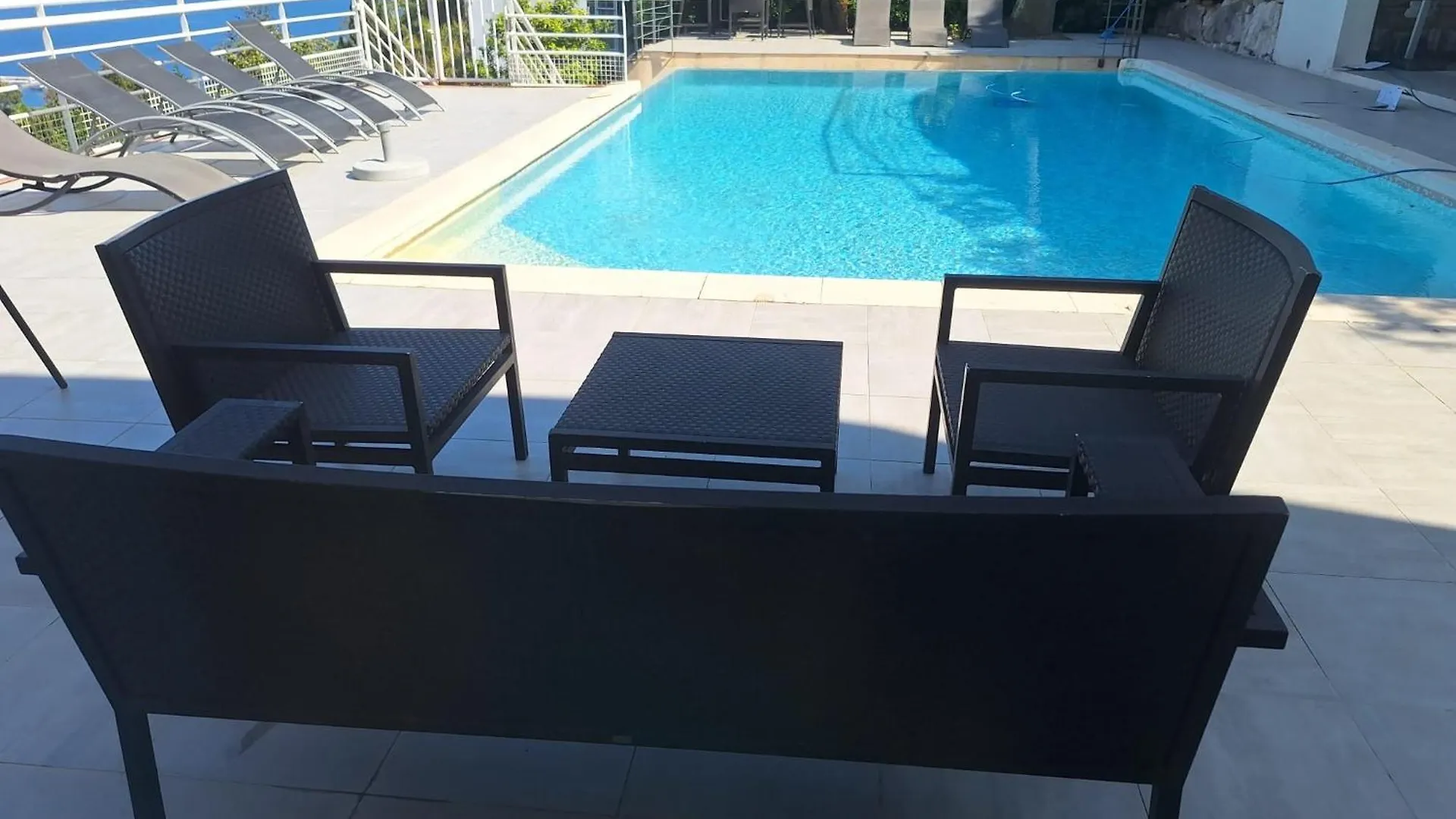 Golfe-Juan Et Super-Cannes - Villa Alamp - Vue Mediterranee Exceptionnelle - 4 Chambres Ensuite Avec Salles De Bain Wc- Piscine Privee Sans Vis-A-Vis Et Rooftop Panoramique Ferienhaus Vallauris